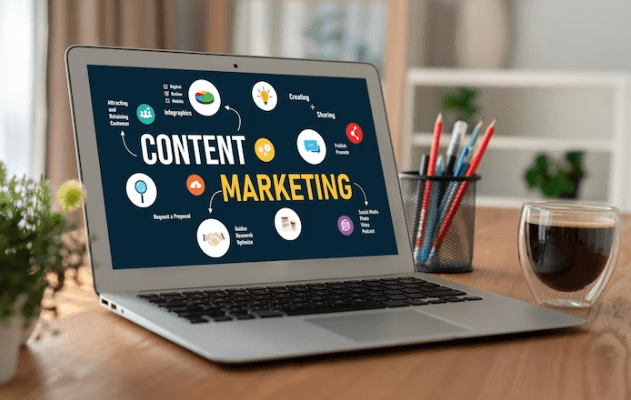 laptop with content marketing title